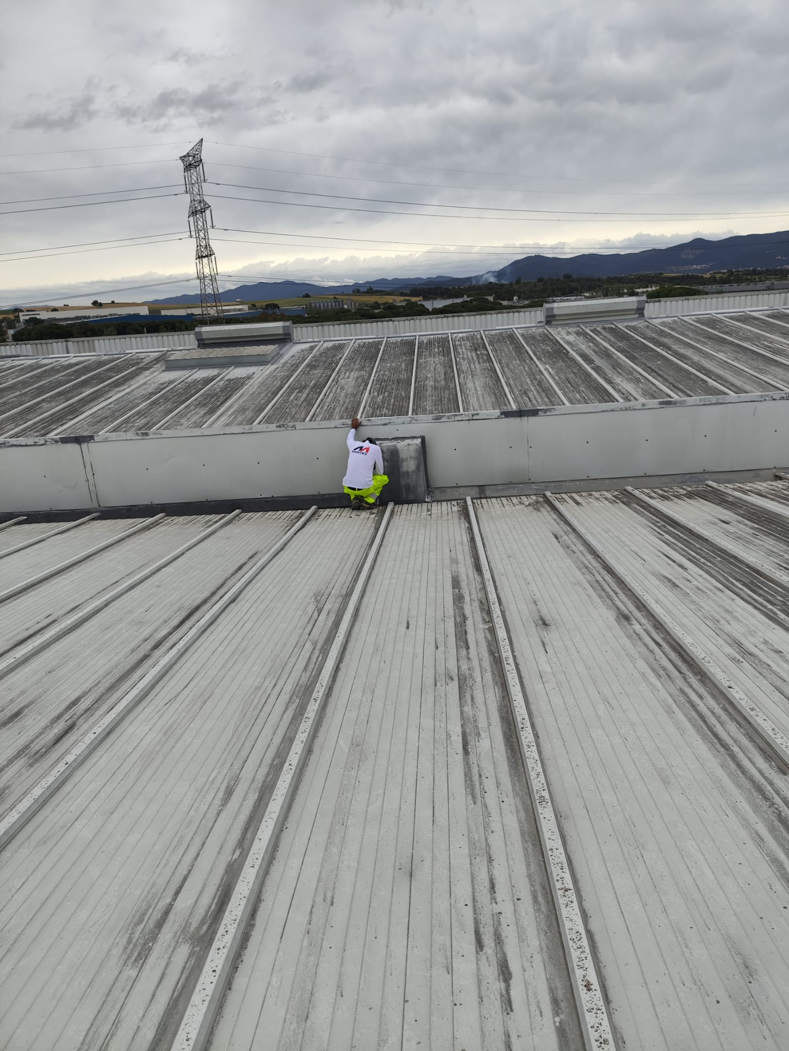 una filtración en una nave industrial puede salir cara
