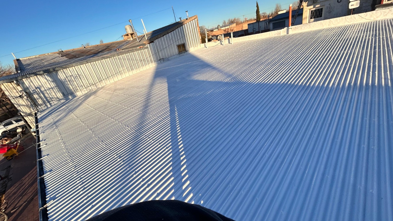 Cubierta industrial revestida — vista general, obra MANTEX