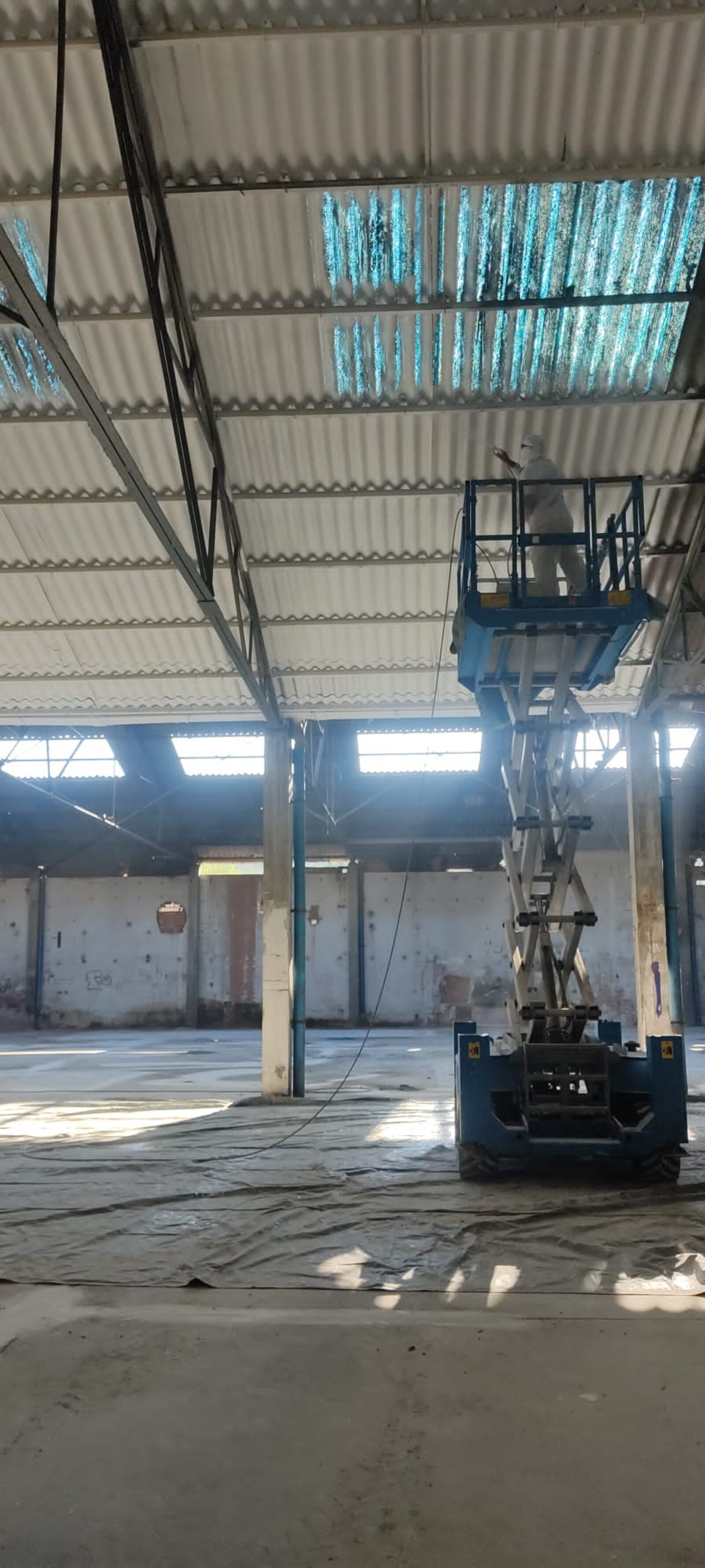 Trabajo en altura dentro de nave industrial