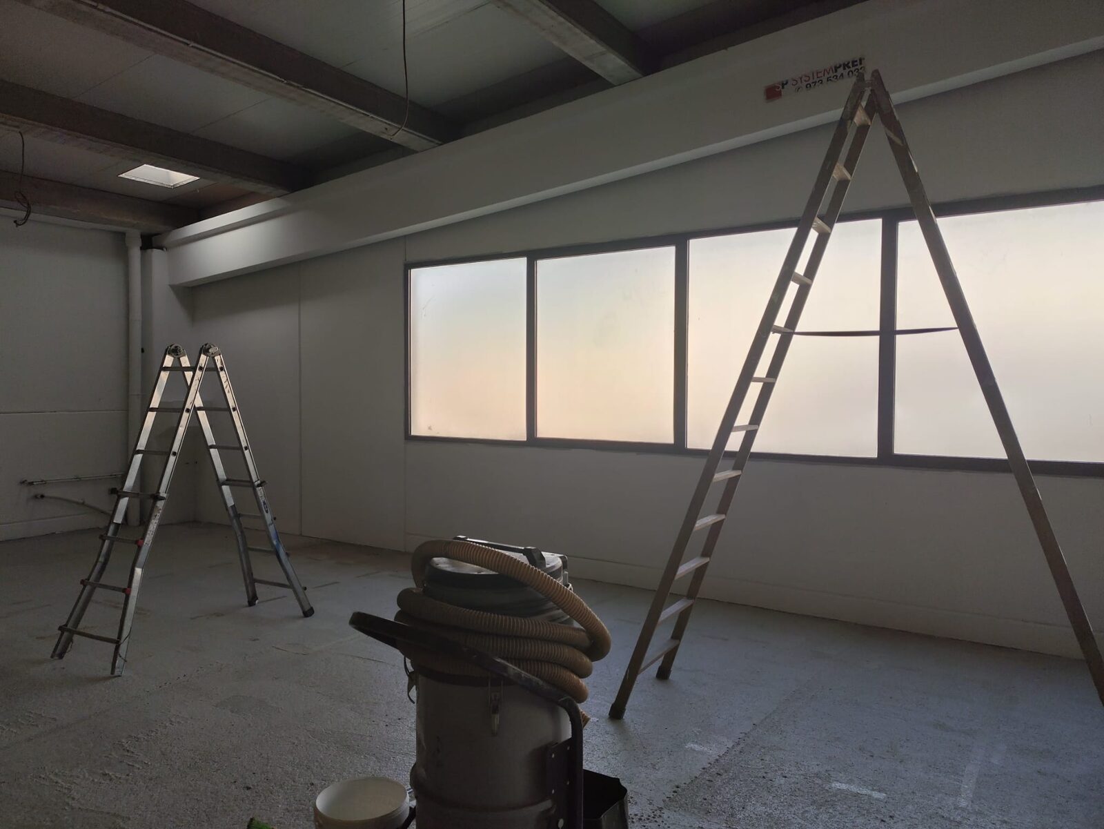 Equipo de trabajo preparado para pintura industrial